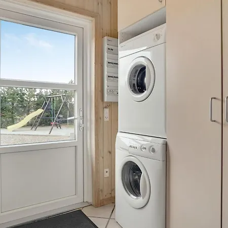 3 Bedroom Amazing In Holiday home